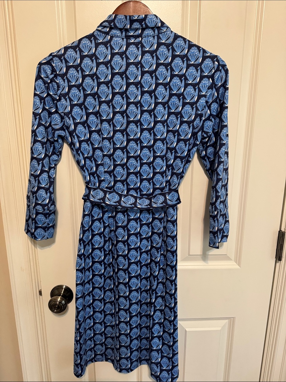 J McLaughlin Blue Printed Midi Shirt Dress with Tie Waist - Picture 4 of 4
